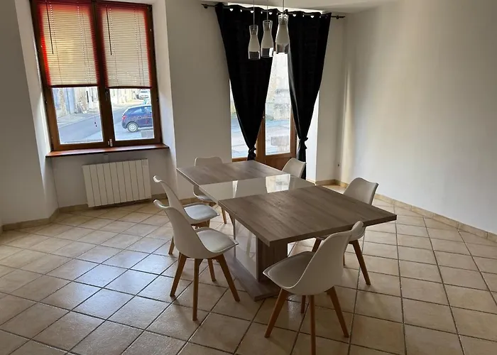 Charmante Maison De *